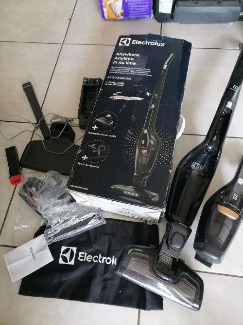 Other Small Appliances *ELECTROLUX ERGORAPIDO BATTERY VACUUM IN BOX WITH ATTACHMENTS *STARTS